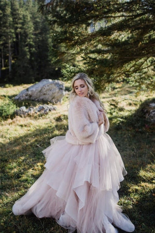 Preciosos vestidos de novia de tul sin mangas, corte en A, escote en V, espalda descubierta y sin mangas