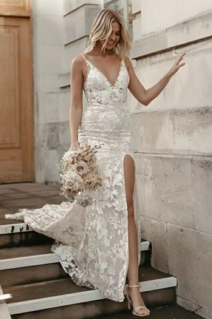 Robe de mariée sirène sans manches en dentelle florale, col en V et fente latérale. Magnifique robe de mariée sirène sans manches à col en V et fente
