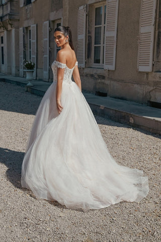 Precioso vestido de novia largo de corte A con hombros descubiertos, apliques de tul y vestido de novia