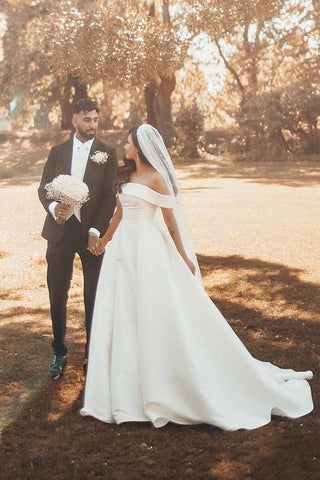 Hermosos vestidos de novia largos de satén con corte en A y hombros descubiertos