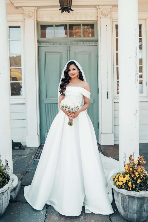 Magnifiques robes de mariée longues en satin à épaules dénudées et coupe trapèze