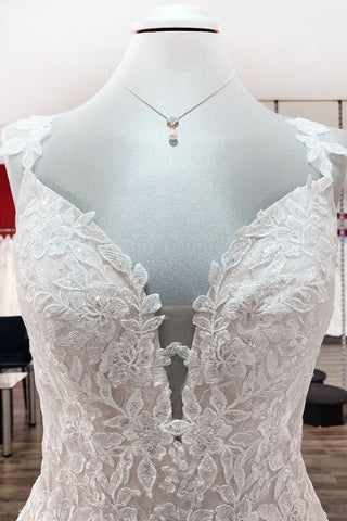Hermosos vestidos de novia largos de corte A, tul, encaje, escote en V, espalda descubierta