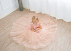 Precioso vestido largo de gala para niña de las flores con apliques de tul y encaje.