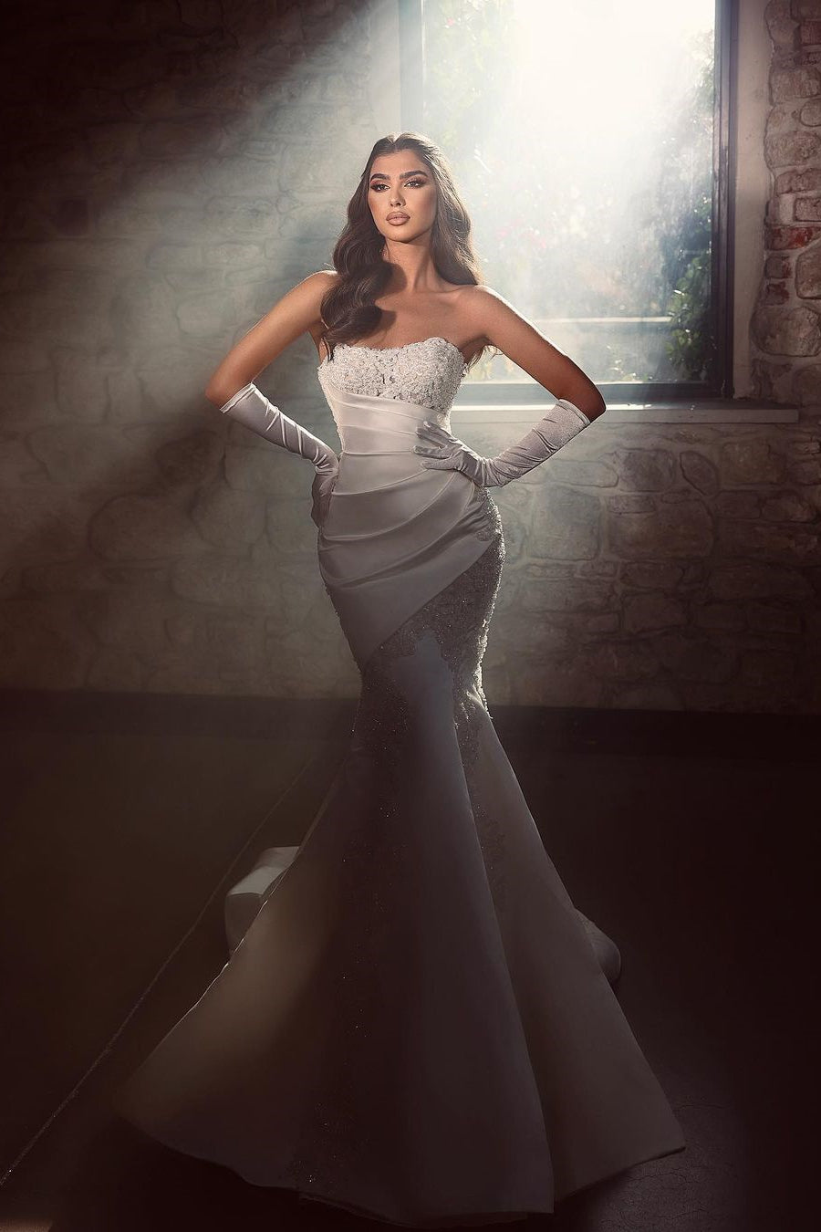 Magnifique robe de mariée longue sirène blanche en dentelle sans manches avec appliques