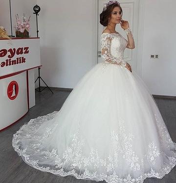 Precioso vestido de novia de princesa con apliques de encaje, manga larga y hombros descubiertos