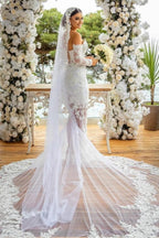 Magnifique robe de mariée sirène blanche longue à épaules dénudées, en dentelle pailletée et manches longues
