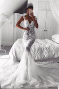 Robe de mariée sirène à bretelles, en tulle transparent sans manches avec appliques.