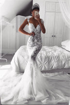 Robe de mariée sirène à bretelles, en tulle transparent sans manches avec appliques.