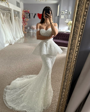 Preciosos vestidos de novia blancos sin mangas con escote corazón, tul, encaje y apliques, estilo sirena.
