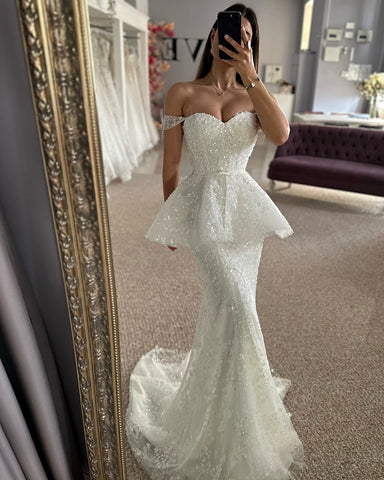 Preciosos vestidos de novia blancos sin mangas con escote corazón, tul, encaje y apliques, estilo sirena.