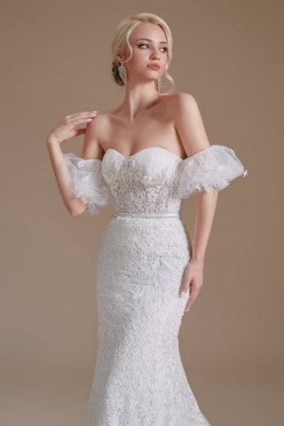Precioso vestido de novia de sirena sin mangas, con escote barco, encaje y apliques, largo hasta el suelo. 