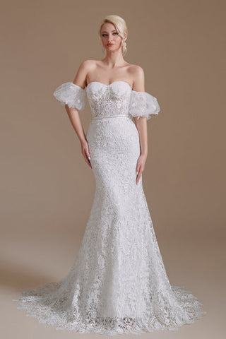 Precioso vestido de novia de sirena sin mangas, con escote barco, encaje y apliques, largo hasta el suelo. 