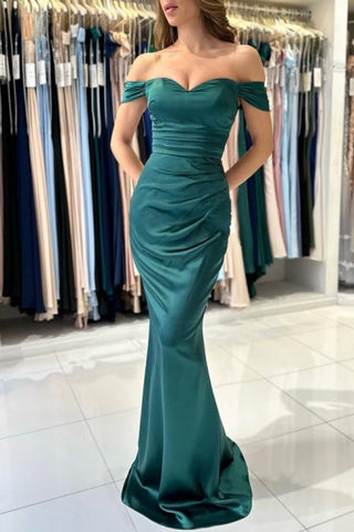 Hermosos vestidos de noche largos, sencillos y de color verde oscuro, estilo sirena, sin mangas y con hombros descubiertos.