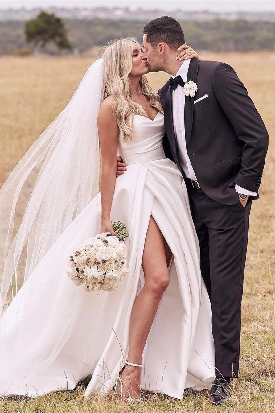 Magnifique robe de mariée blanche simple, coupe trapèze, avec fente latérale