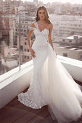 Magnifiques robes de mariée sirène en tulle et dentelle, décolleté cœur.