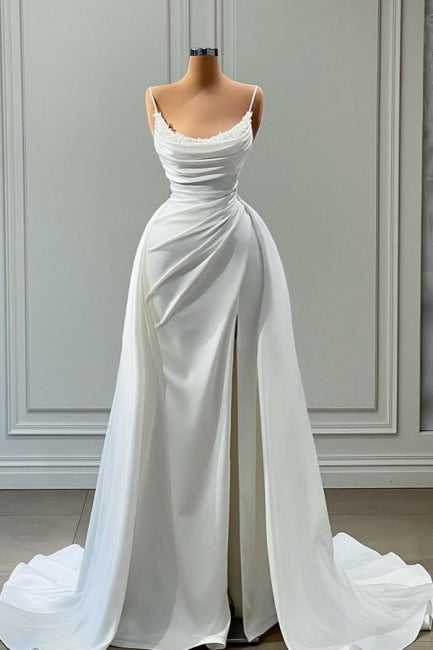 Magnifique robe de mariée blanche longue, coupe trapèze, bretelles spaghetti, ornée de perles.