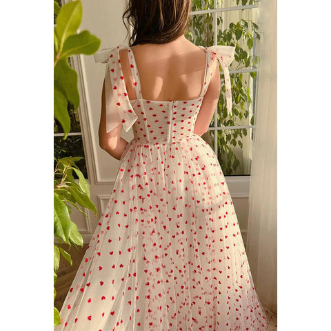 Vestido de fiesta largo de tul fruncido con escote en A y ramo de corazones