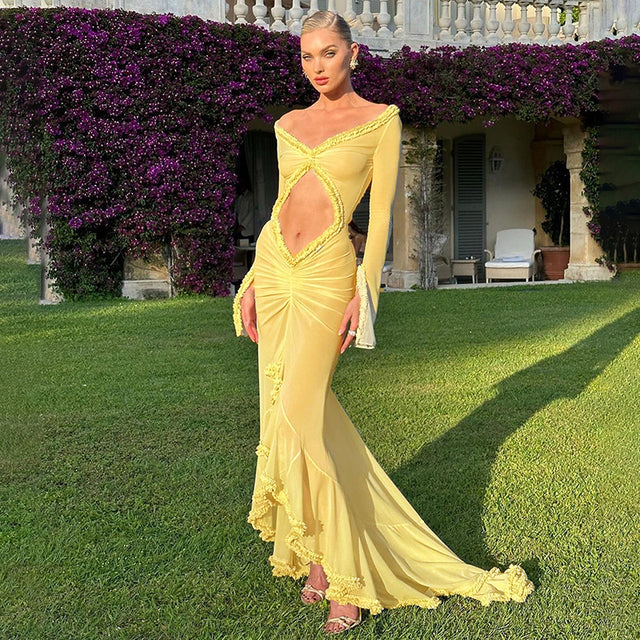 Vestido de noche sexy con borlas, manga larga, escote pronunciado y transparencias, color liso, primavera 2024. 