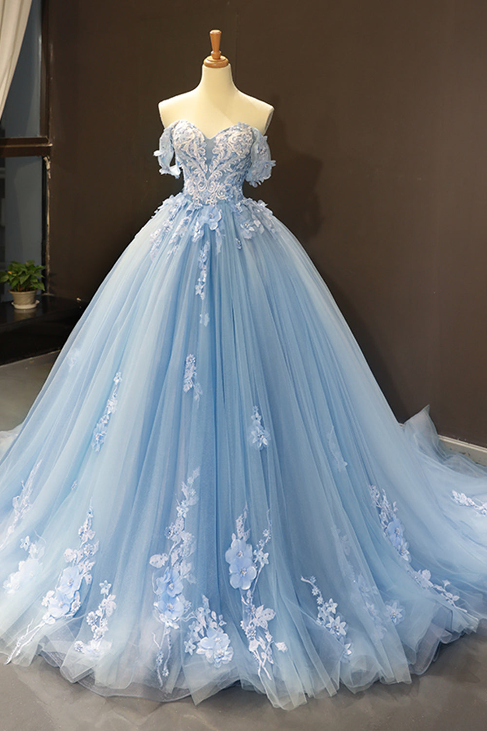 Robe de bal légère à épaules dénudées