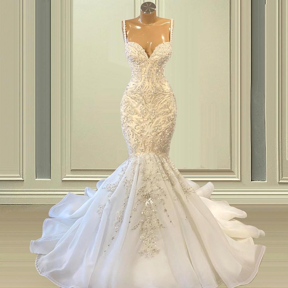 Robe de mariée élégante longue sirène Biztunnel, bustier cœur, sans manches, en tulle et dentelle.