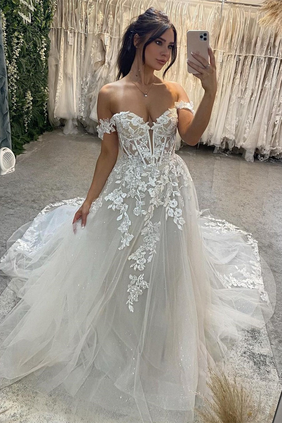 Robe de mariée longue Biztunnel en tulle et dentelle, coupe trapèze, épaules dénudées et traîne
