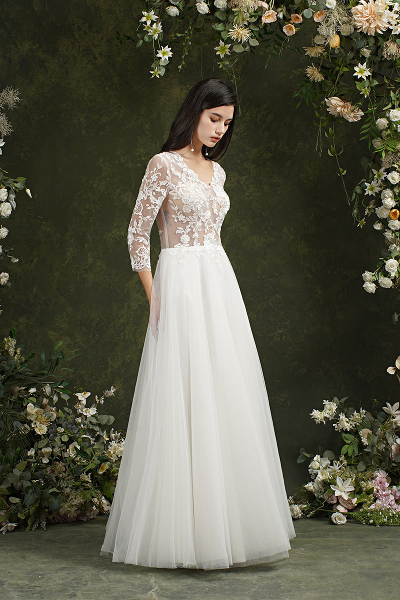 Robe de mariée longue en mousseline et dentelle, coupe trapèze, décolleté cœur et manches, Biztunnel