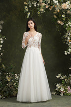 Robe de mariée longue en mousseline et dentelle, coupe trapèze, décolleté cœur et manches, Biztunnel