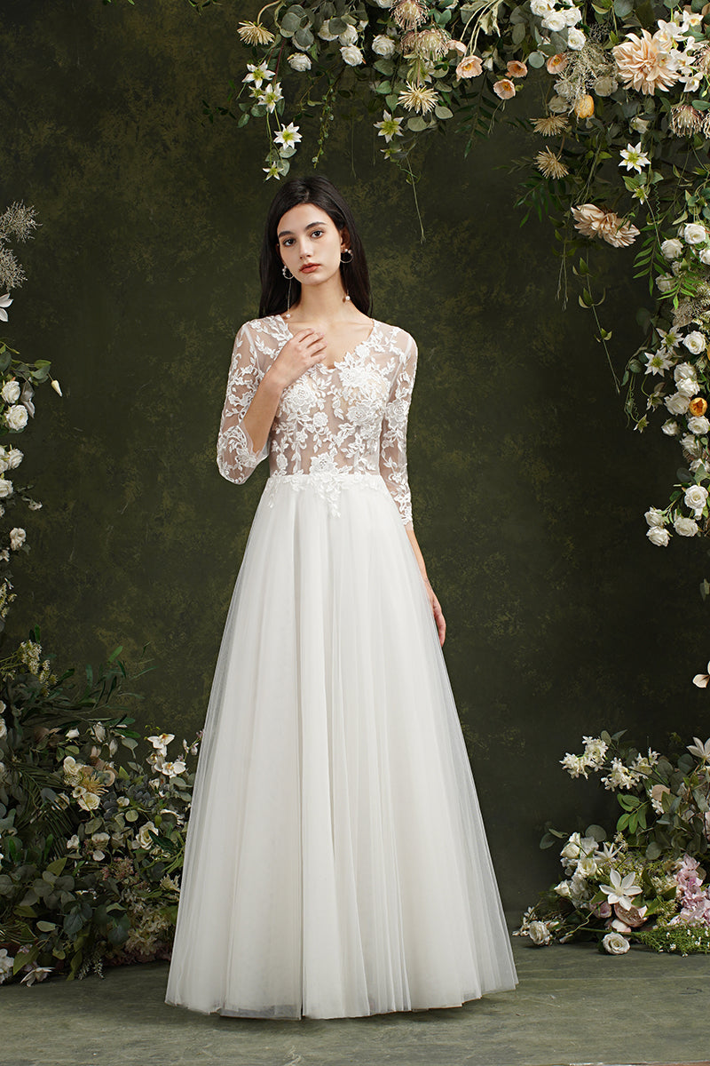 Robe de mariée longue en mousseline et dentelle, coupe trapèze, décolleté cœur et manches, Biztunnel