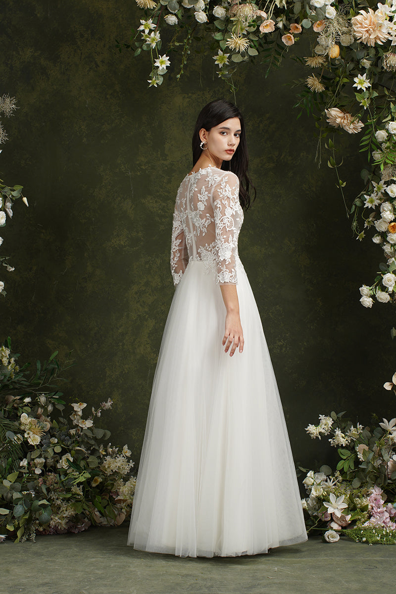 Robe de mariée longue en mousseline et dentelle, coupe trapèze, décolleté cœur et manches, Biztunnel