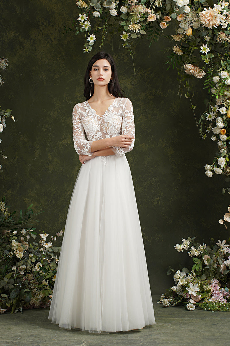 Robe de mariée longue en mousseline et dentelle, coupe trapèze, décolleté cœur et manches, Biztunnel