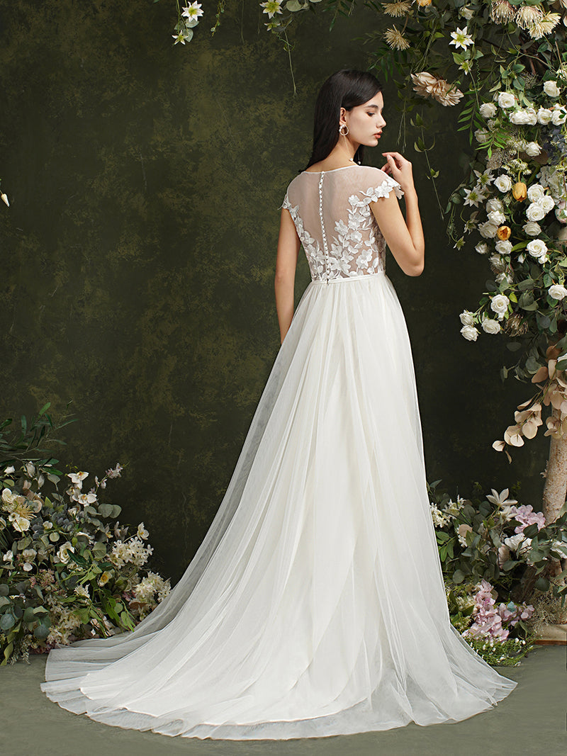 Robe de mariée longue en mousseline et dentelle, coupe trapèze, décolleté cœur et fente, Biztunnel