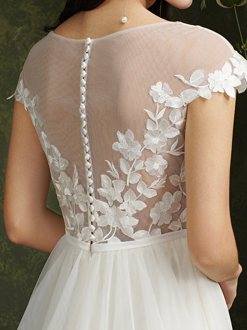 Robe de mariée longue en mousseline et dentelle, coupe trapèze, décolleté cœur et fente, Biztunnel