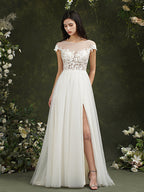 Robe de mariée longue en mousseline et dentelle, coupe trapèze, décolleté cœur et fente, Biztunnel
