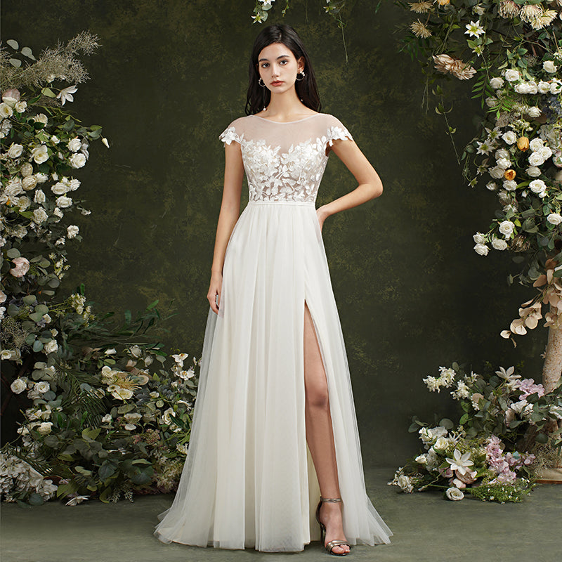 Robe de mariée longue en mousseline et dentelle, coupe trapèze, décolleté cœur et fente, Biztunnel
