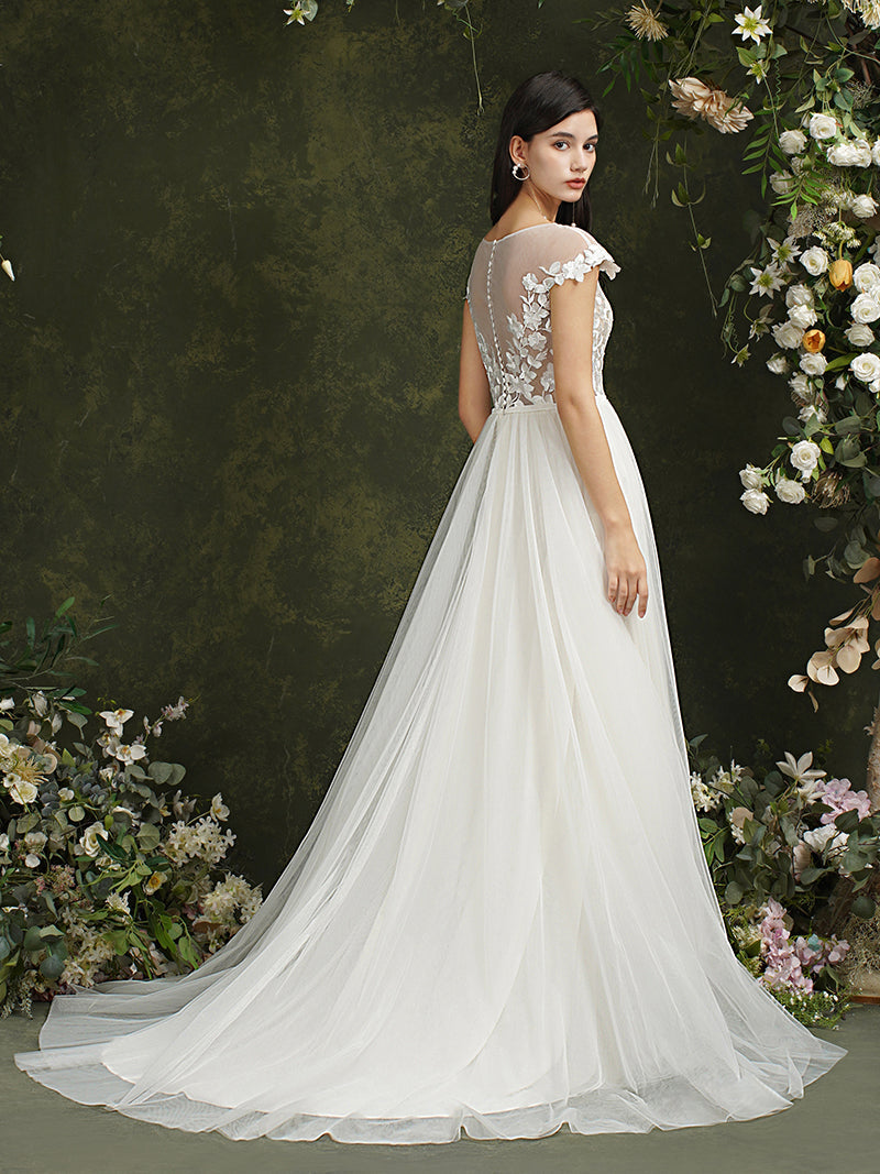 Robe de mariée longue en mousseline et dentelle, coupe trapèze, décolleté cœur et fente, Biztunnel