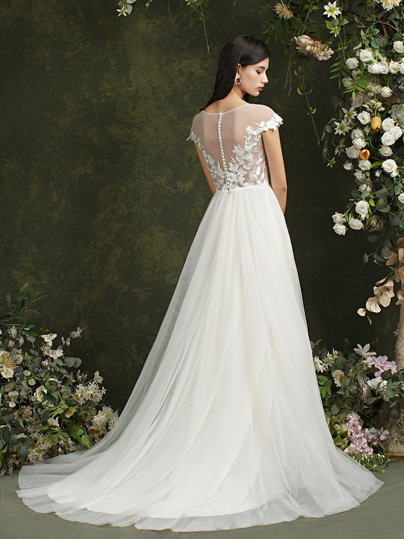 Robe de mariée longue en mousseline et dentelle, coupe trapèze, décolleté cœur et fente, Biztunnel