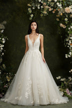 Robes de mariée Biztunnel longues en tulle dentelle dos nu, col V et coupe trapèze, col en V