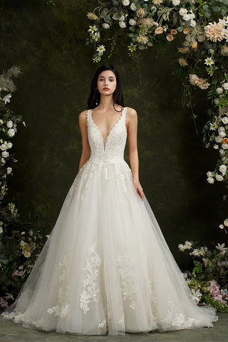 Vestidos de novia largos de corte A con escote en V, tul y encaje sin espalda de Biztunnel