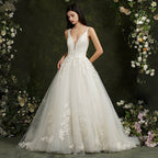 Robes de mariée Biztunnel longues en tulle dentelle dos nu, col V et coupe trapèze, col en V