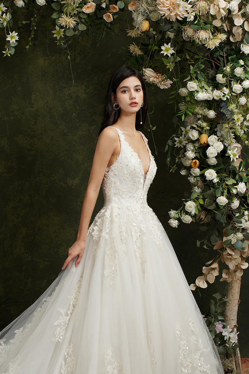 Robes de mariée Biztunnel longues en tulle dentelle dos nu, col V et coupe trapèze, col en V