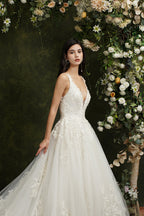 Robes de mariée Biztunnel longues en tulle dentelle dos nu, col V et coupe trapèze, col en V