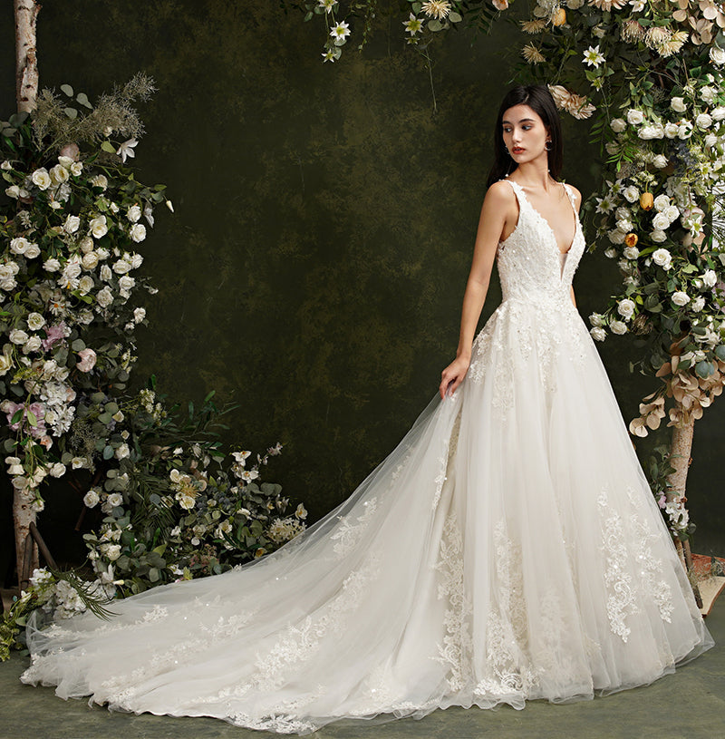 Robes de mariée Biztunnel longues en tulle dentelle dos nu, col V et coupe trapèze, col en V
