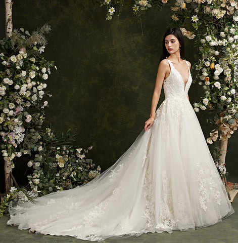 Vestidos de novia largos de corte A con escote en V, tul y encaje sin espalda de Biztunnel