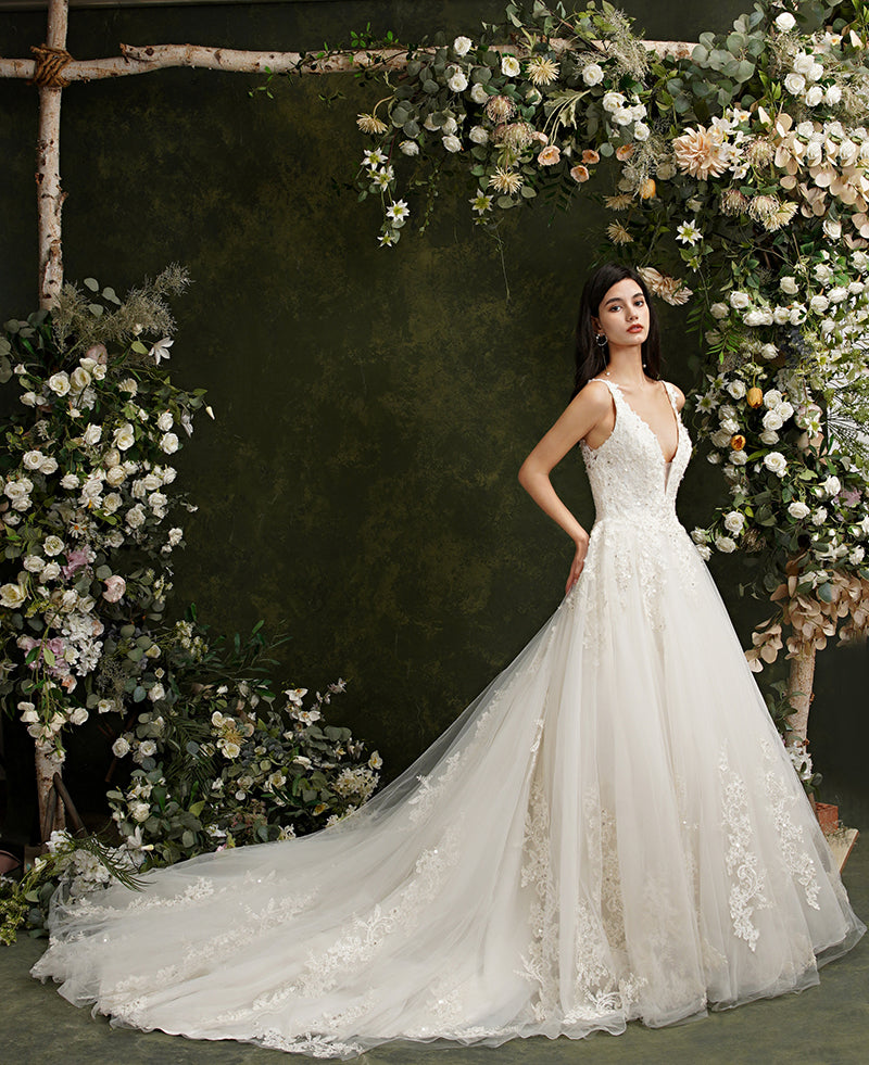 Robes de mariée Biztunnel longues en tulle dentelle dos nu, col V et coupe trapèze, col en V