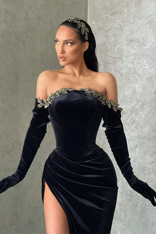 Robe de bal sirène en velours noir fendue jusqu'à la cuisse, épaules dénudées