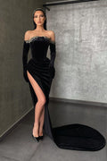 Robe de bal sirène en velours noir fendue jusqu'à la cuisse, épaules dénudées