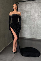 Robe de bal sirène en velours noir fendue jusqu'à la cuisse, épaules dénudées