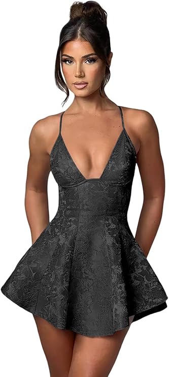 Robe de bal courte trapèze dos nu à col halter en satin jacquard à volants