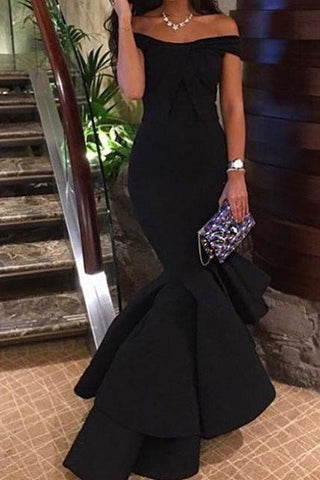 Vestidos formales negros de sirena con hombros descubiertos y falda escalonada