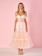 Vestido de fiesta de tul con volantes y corsé de corte en A